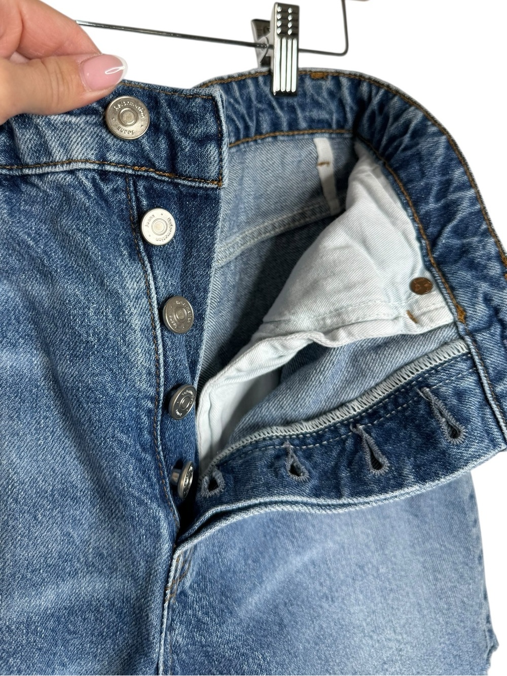 Reformation | Raye Shorts 26 - Picture 4 of 7